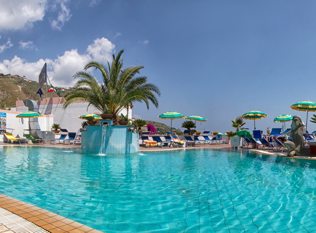 Forio Ottobre Lastminute — vacanza tra spiaggia, piscine e benessere
